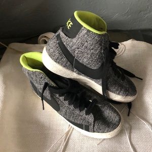 Very Condition Nike shoes with nice views